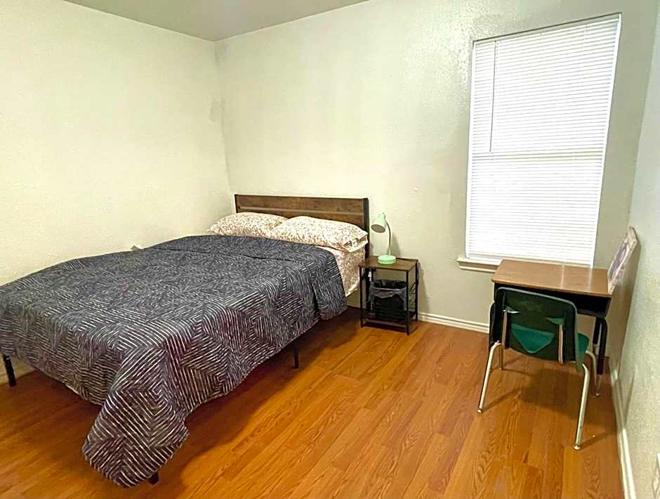 Private room near downtown Dallas