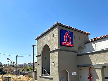 Motel 6 Lake Elsinore, CA