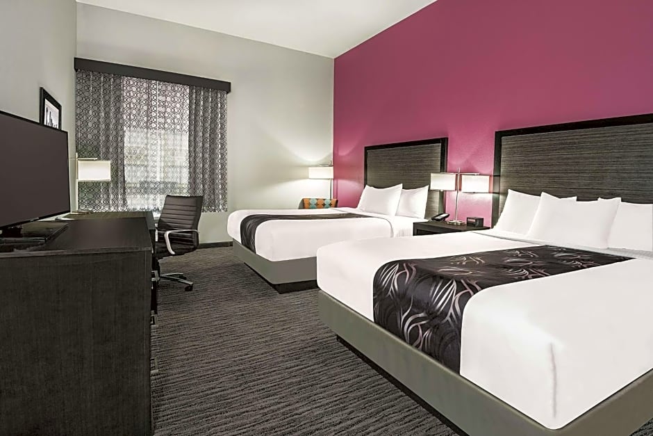 La Quinta Inn & Suites by Wyndham Dallas Grand Prairie North