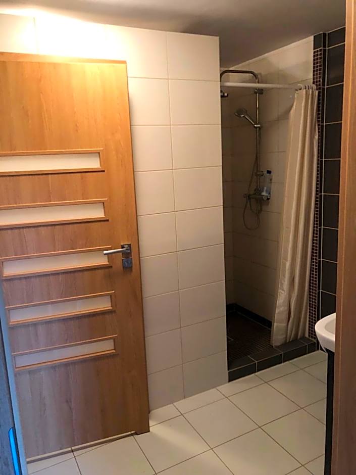 HGS Home Noclegi Pracownicze Parking , Łazienki