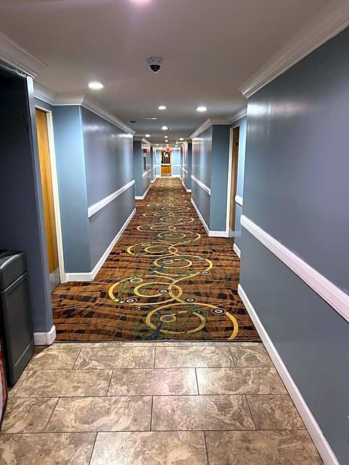 Pacific Coast Roadhouse Hotel