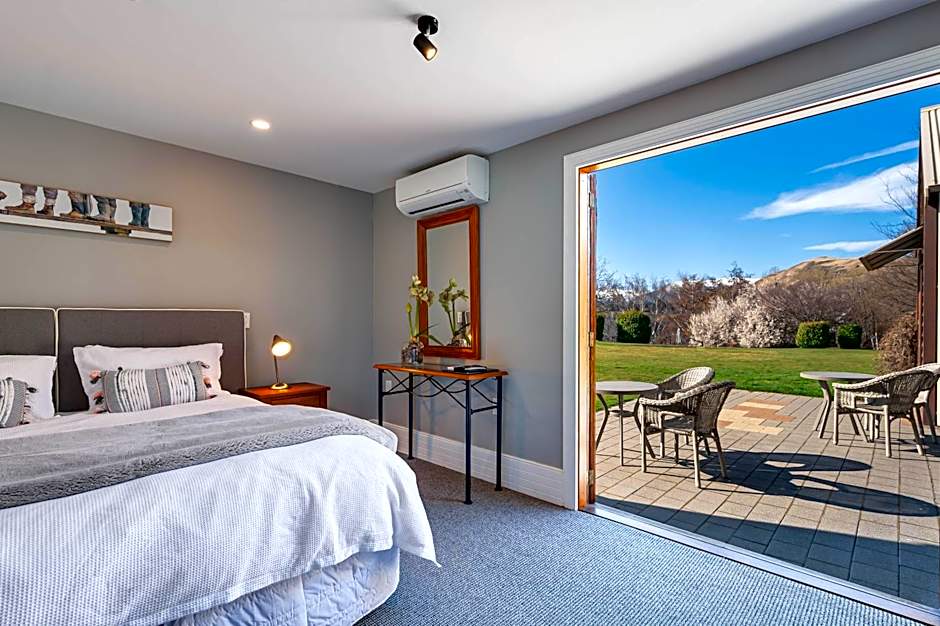 Manata Homestead & Lodge