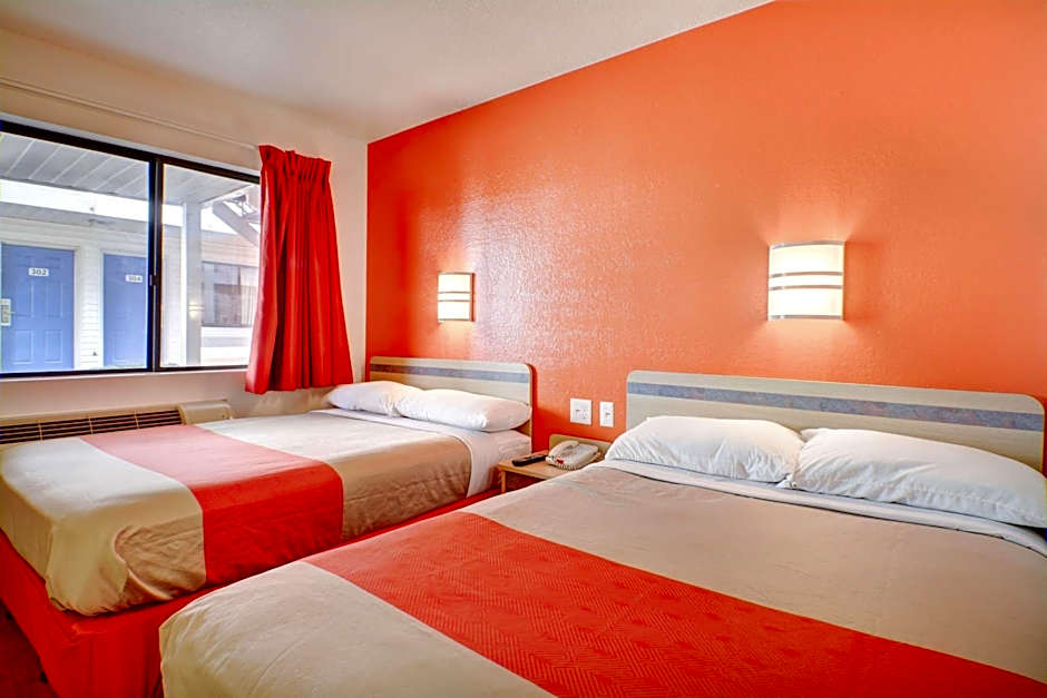 Photo 1 of 8 of Quadruple Room