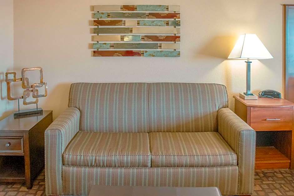 Grand Forks Lodge and Suites