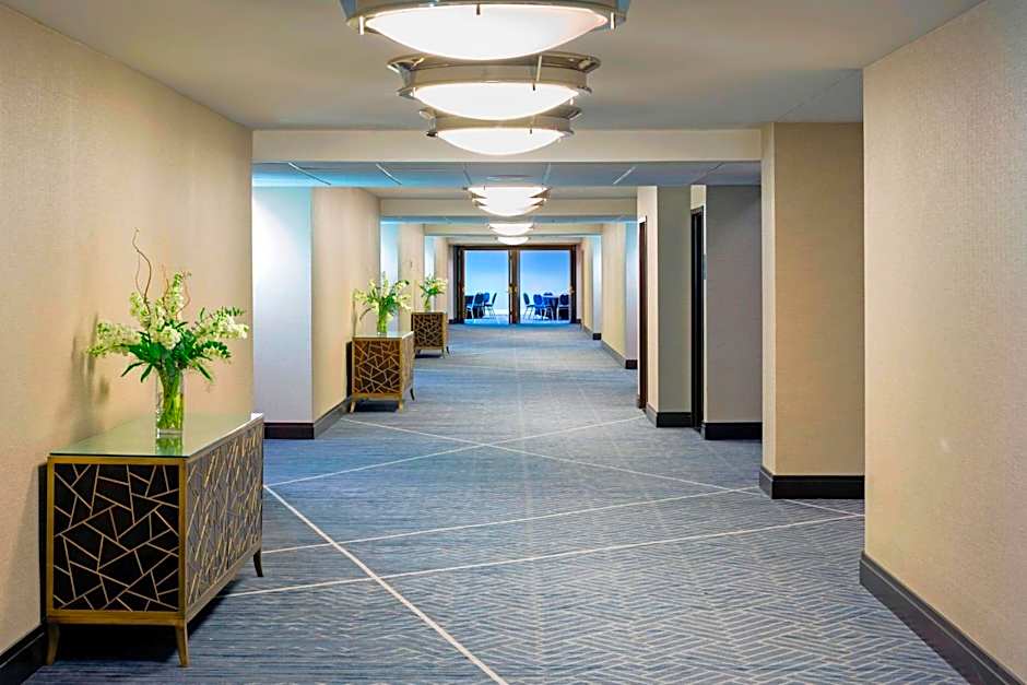 Sheraton Norfolk Waterside Hotel