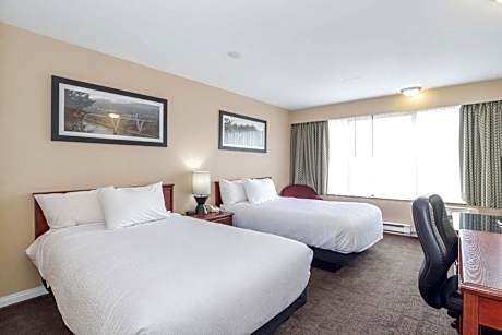 Standard Suite, 2 Double Beds, 1 Double Bed