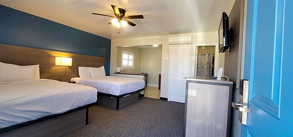 Beachwalker Inn & Suites