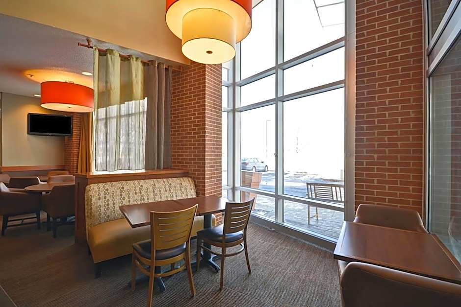 Hyatt Place Chicago Warrenville