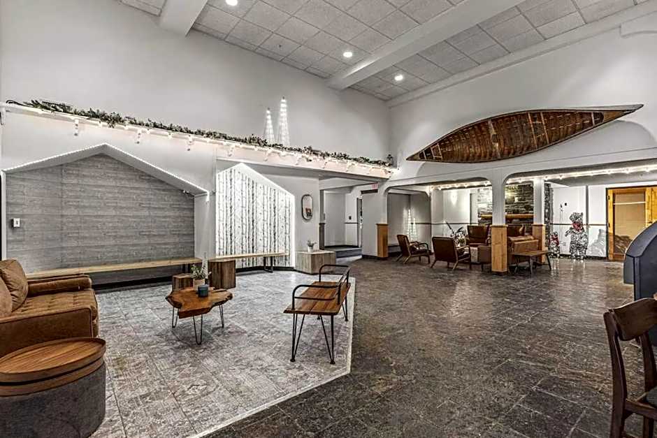 W463 Canmore 2BD 2BT, AC, MT view, Central Location