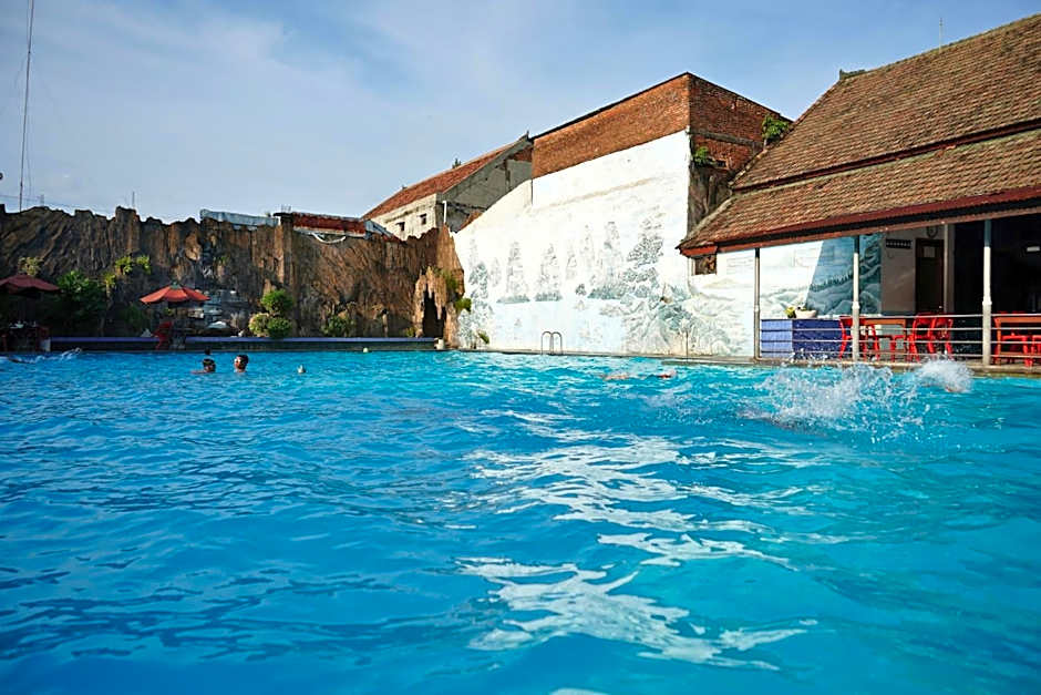 Berlian Abadi Hotel by Sinergi