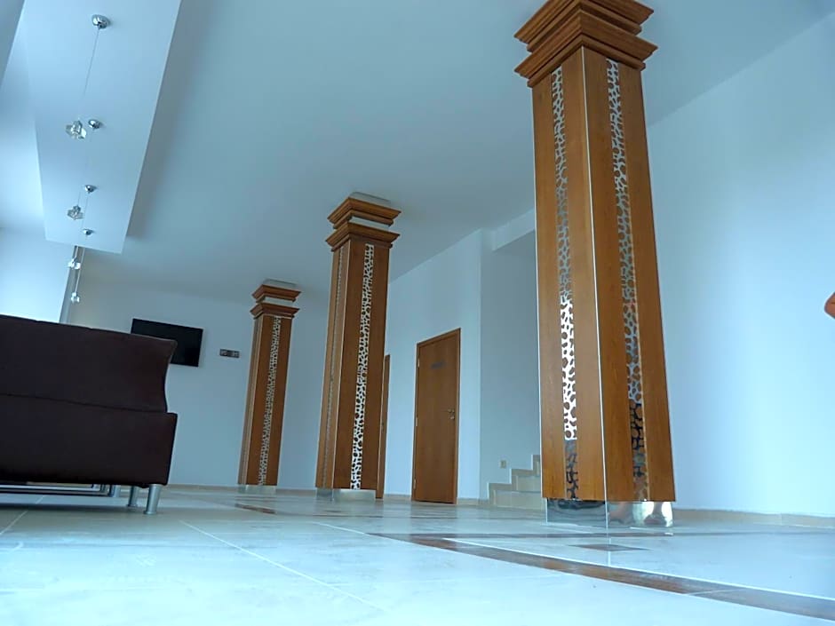 Toma's Residence - Front Beach