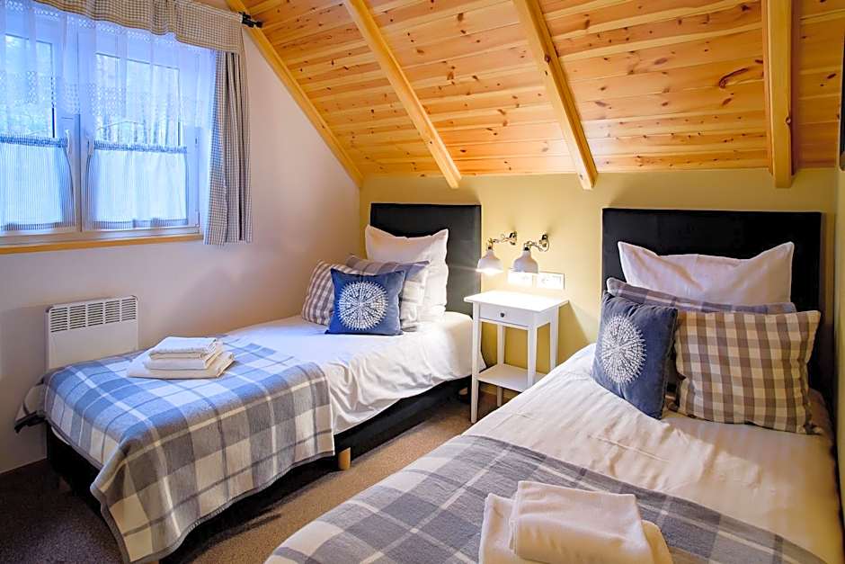 Domki Kaszuby - jezioro las i zoo w Szarlocie