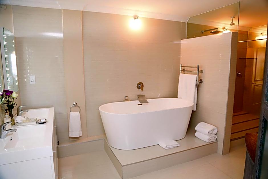 Misty Waves Boutique Hotel