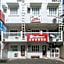 RedDoorz @ Davids Travellers Inn Cavite