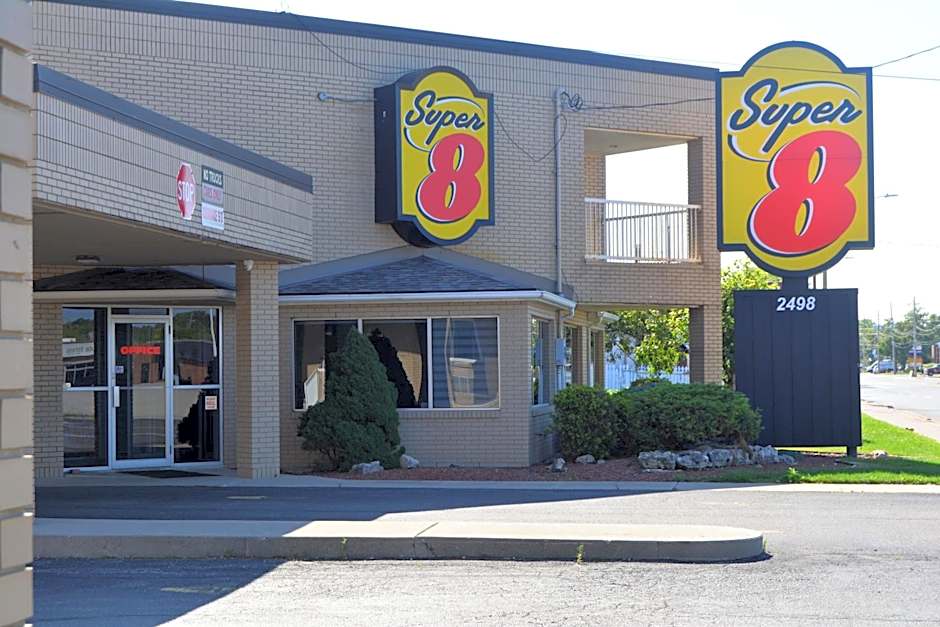 Super 8 by Wyndham Windsor/Dougall