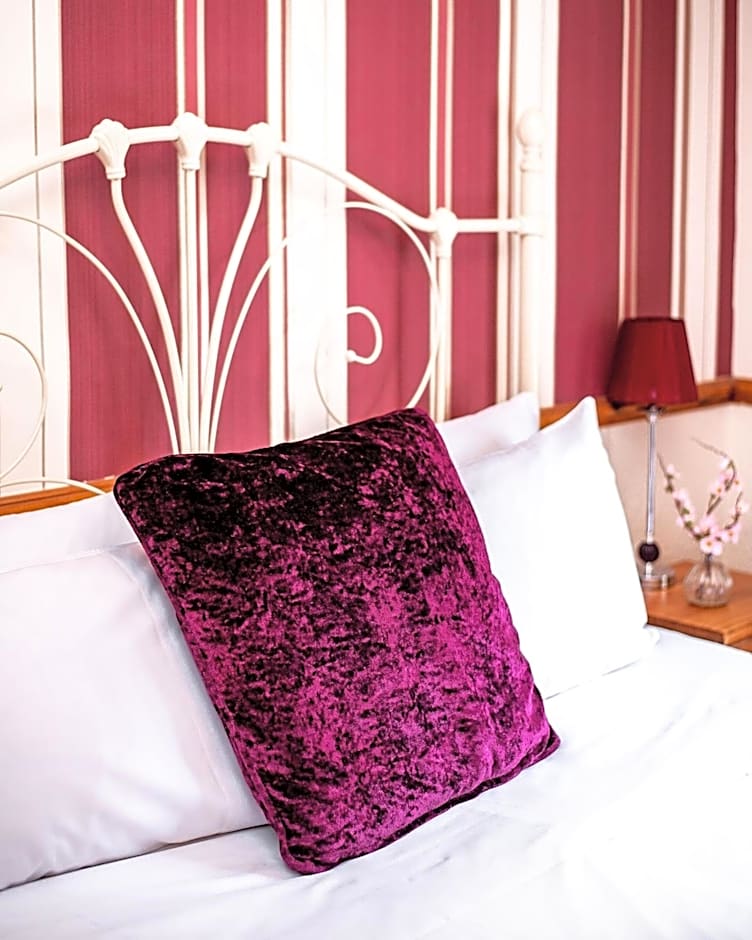 Trivelles Waterhall Country Gatwick Hotel & airport parking