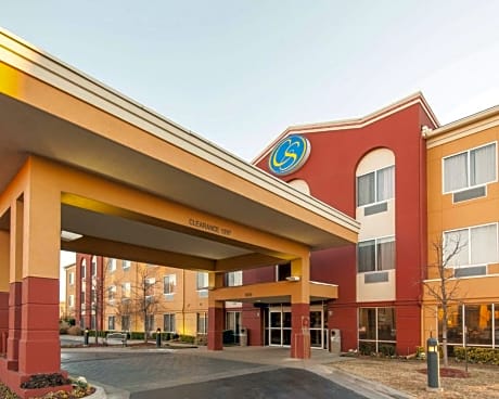 Comfort Suites Tulsa Central 