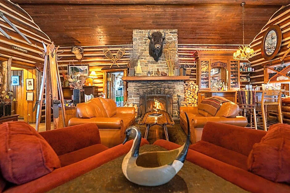 Storm Mountain Lodge Cabins Dining