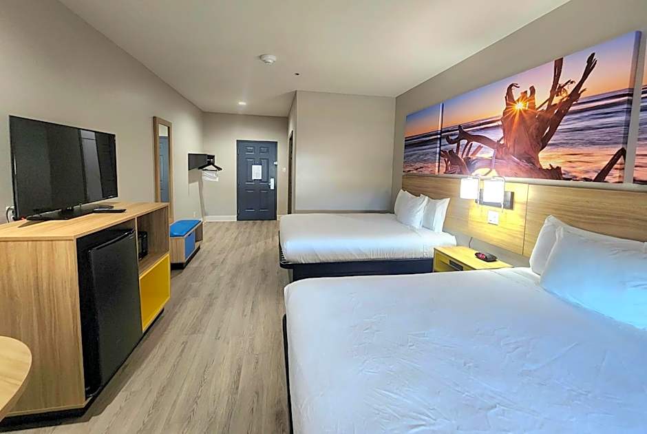 Photo 1 of 7 of Deluxe 1 Queen Bed, Mobility Accessible