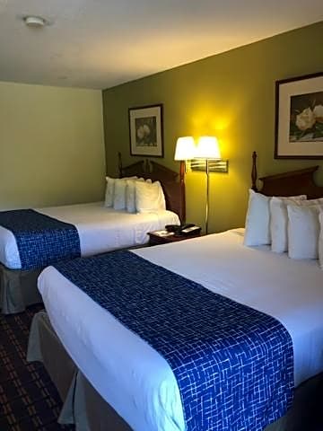 Travelodge by Wyndham Clarksville