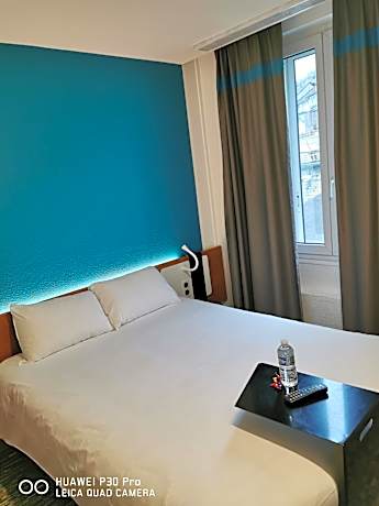 Standard Double Room with Train Station view