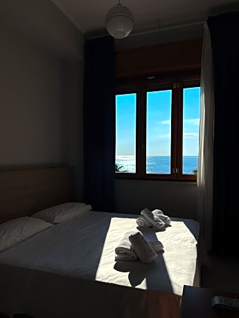 Double or Twin Room with Sea View