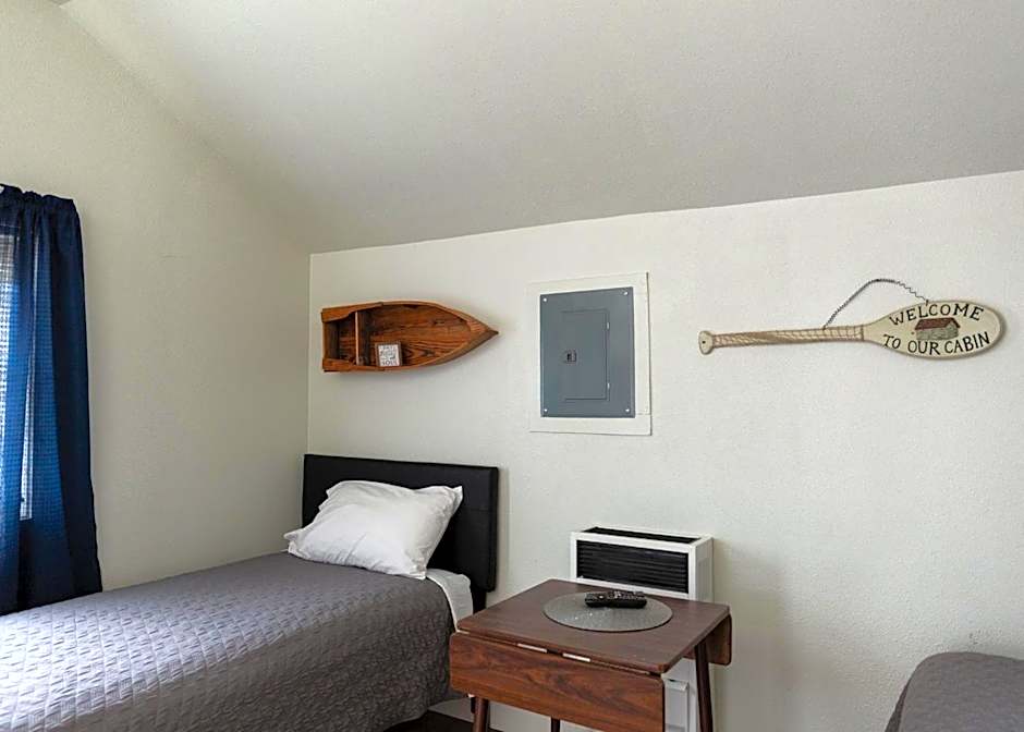 East Side Motel & Cabins