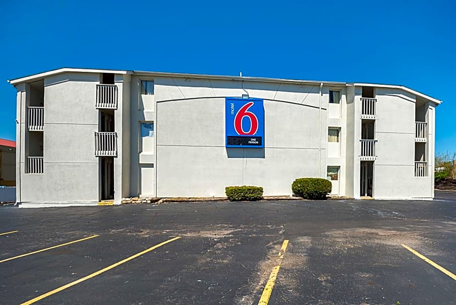 Motel 6 Blue Springs, MO