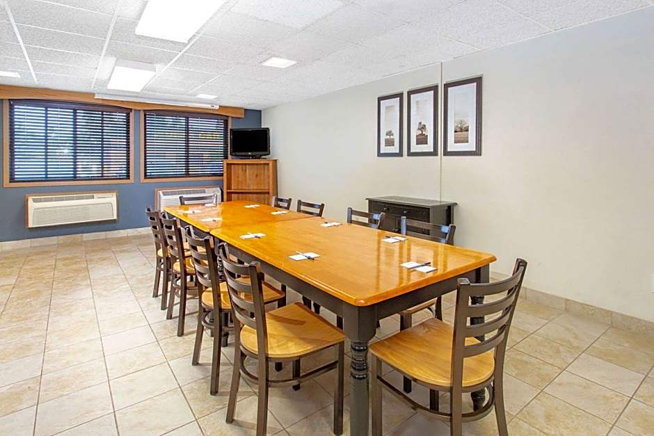 AmericInn by Wyndham Calumet