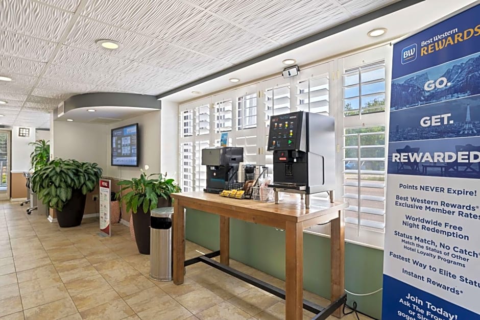 Best Western Plus Holiday Sands Inn & Suites