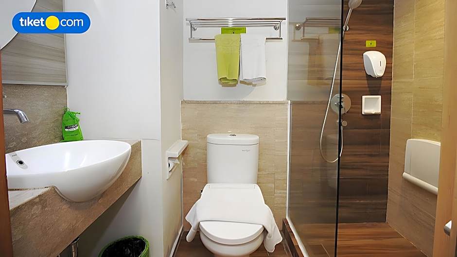 MaxOneHotels.com@Dharmahusada - Surabaya