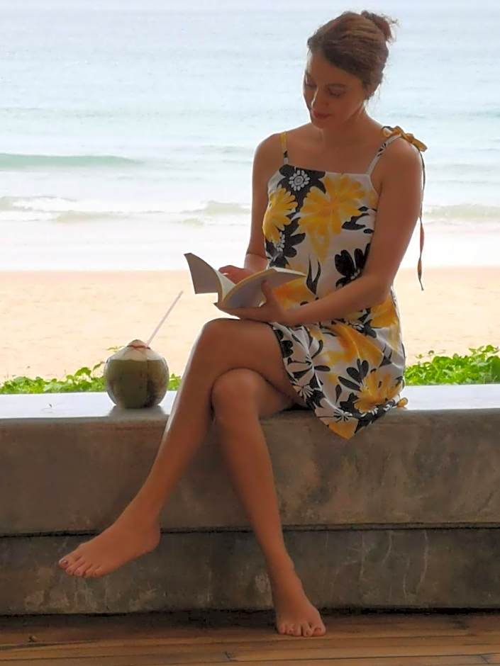 Sealord Naithon Beachfront Villa