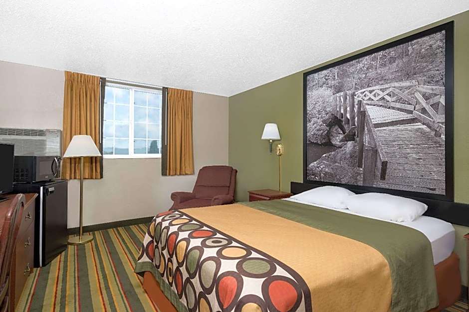 Super 8 by Wyndham Winona MN