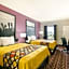 Super 8 by Wyndham Carrizo Springs