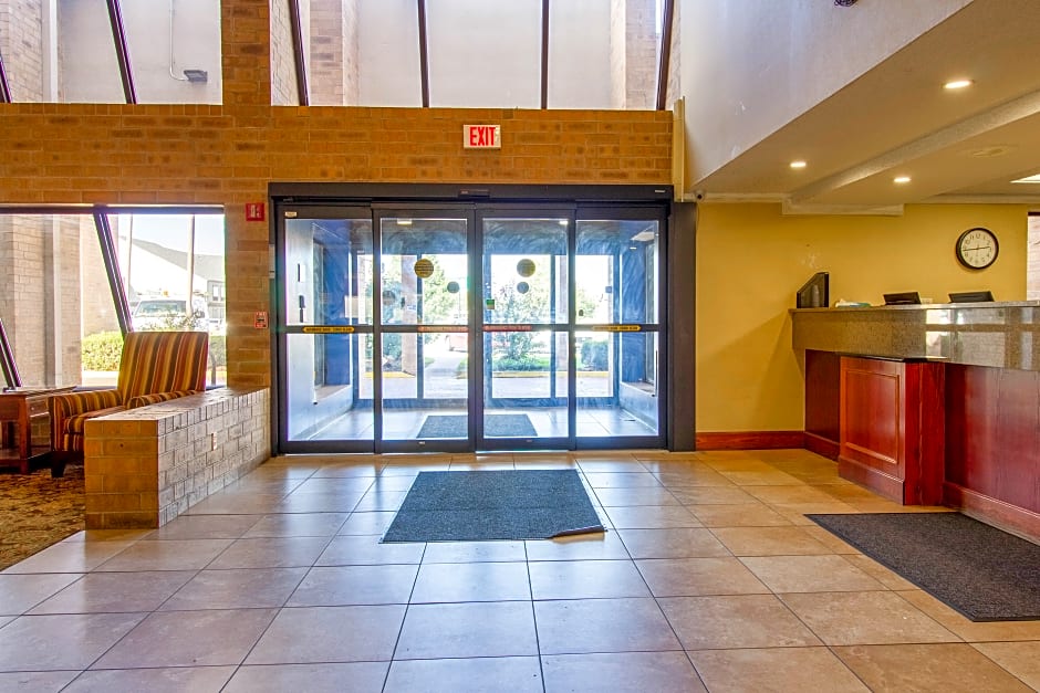 Tulsa Square Hotel Central, I-44 By OYO