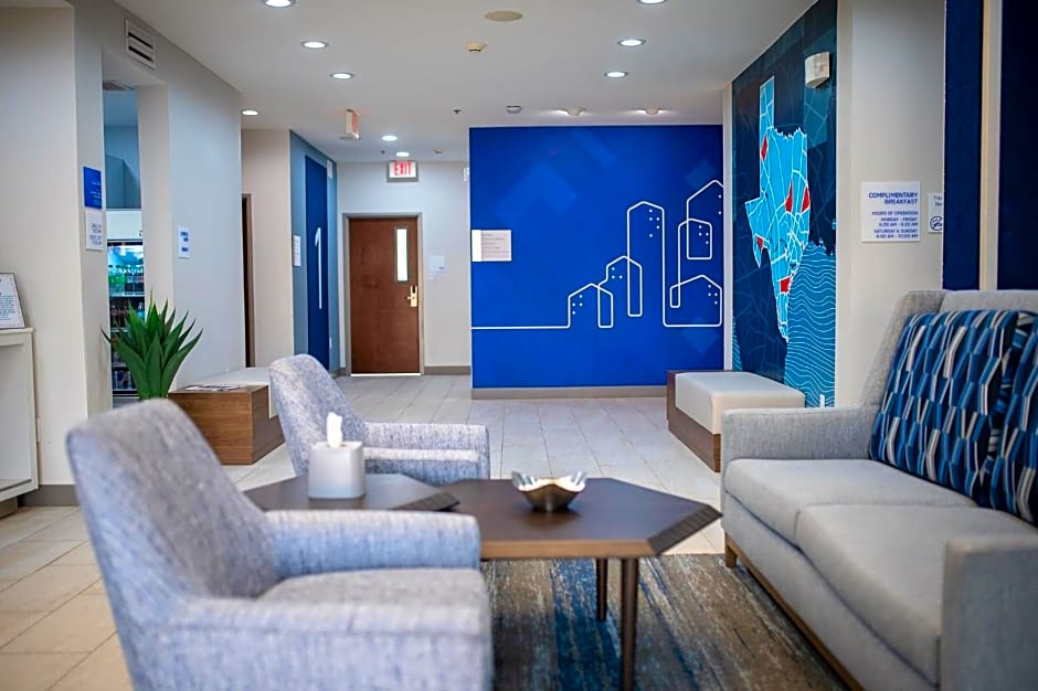 Holiday Inn Express Hotel & Suites Center By IHG