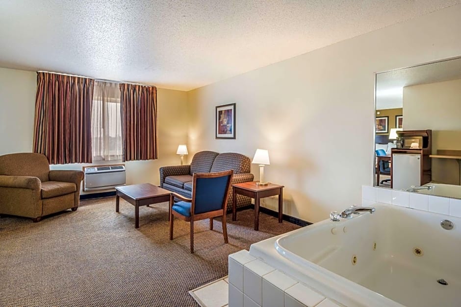 Quality Inn & Suites Eldridge Davenport North