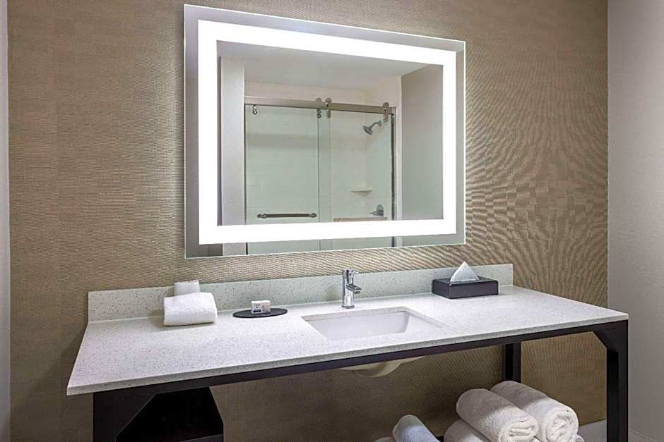 La Quinta Inn & Suites by Wyndham Memphis I-240