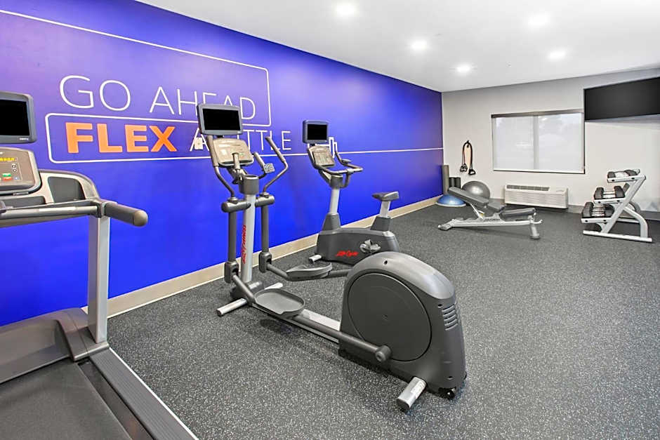 Holiday Inn Express Brookpark-Cleveland Airport Hotel By IHG