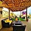 12 Bees Hotel