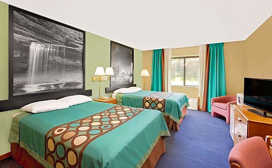 Super 8 by Wyndham Macomb