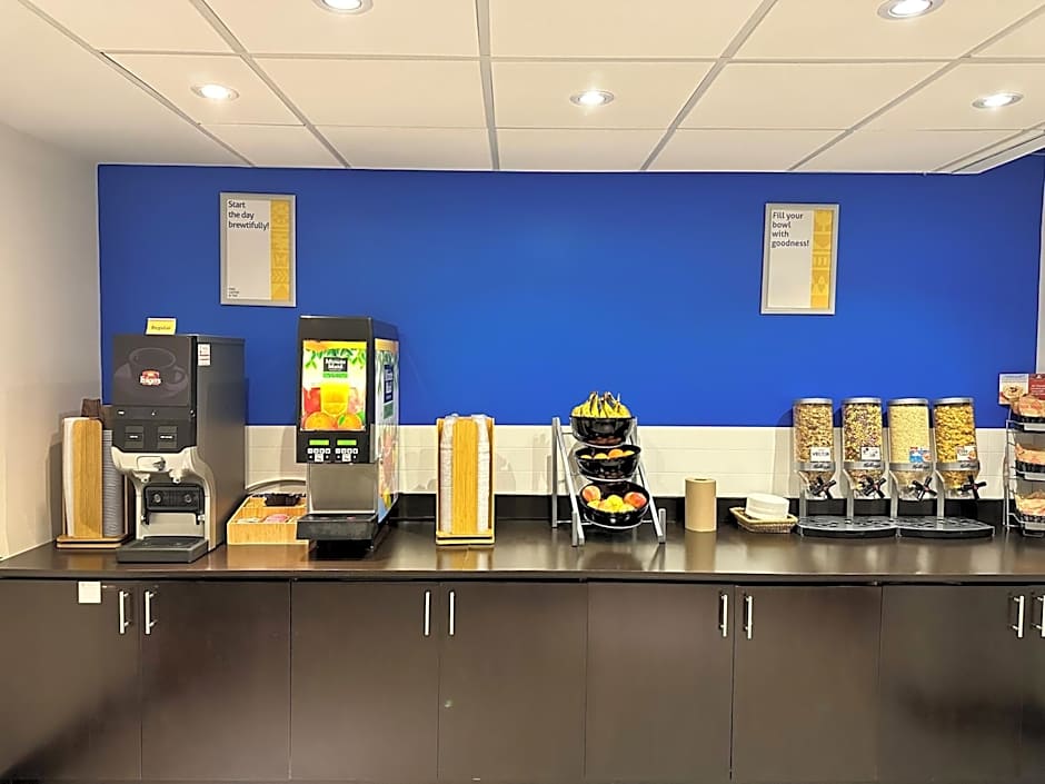 Days Inn & Suites by Wyndham North Bay Downtown