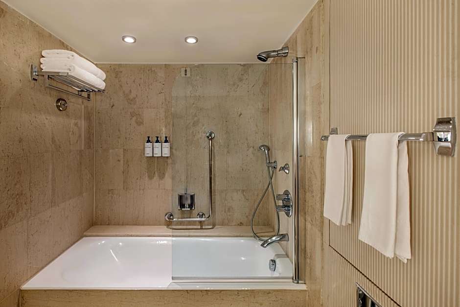 Foto 1 di 4 di Junior 2 Queen Beds Suite