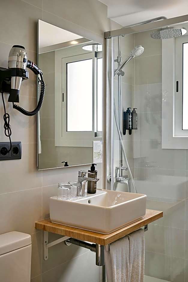 Tres Torres Atiram Hotels