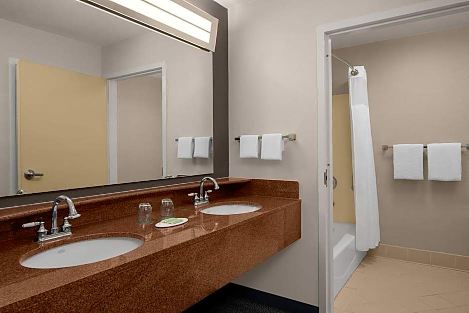 Courtyard by Marriott San Diego Central