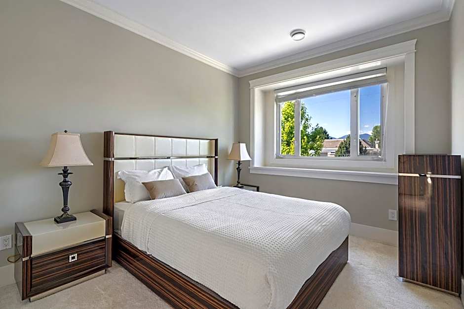 Luxurious Multi-Family Home in Vancouver West, 10 Mins Downtown