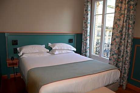 1 Queen Bed, Classic