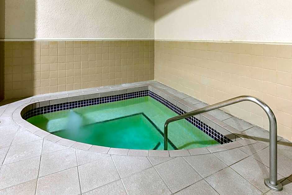 Baymont by Wyndham Jamestown Conference Center & Water Park