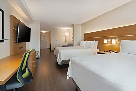 Queen Room with Two Queen Beds - Disability Access with Bath Tub