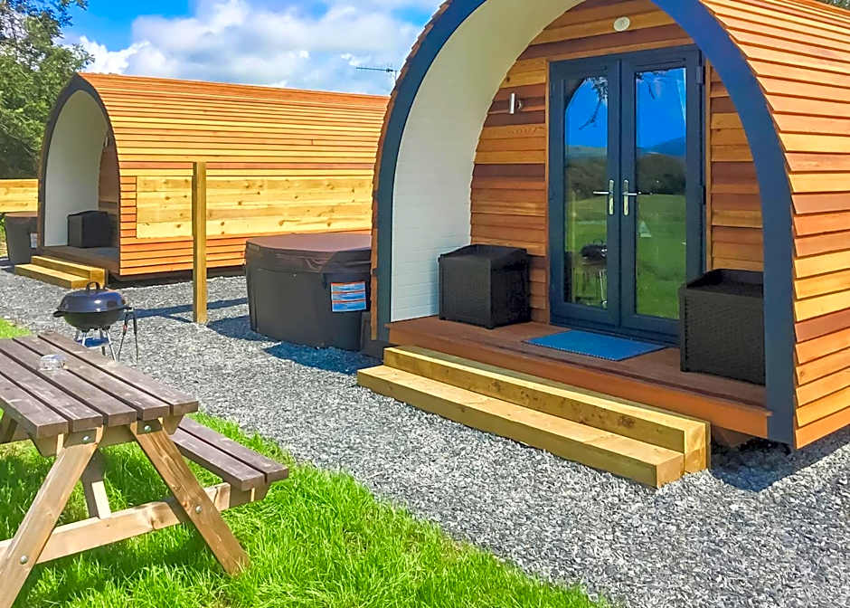 Bron Eifion Lodges